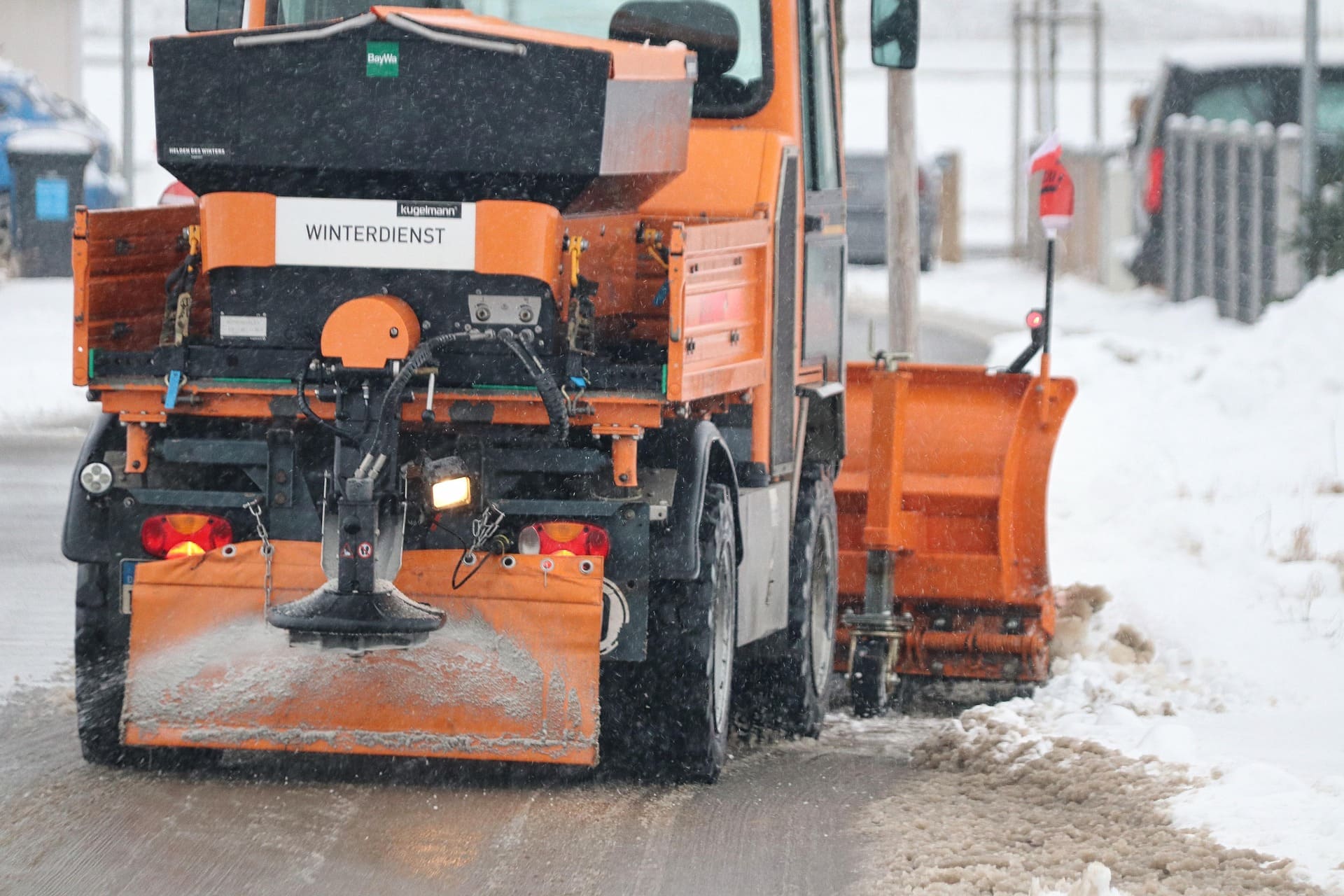 Winterdienst in Berlin und München – Schnee räumen und Gehwege sichern