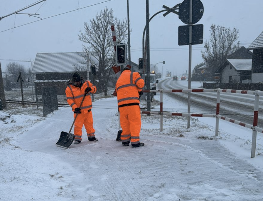 Winterdienst Berlin München – Streuen von Parkflächen und Einfahrten